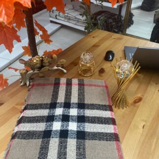 Burberry Çift Taraflı Yumuşak Dokulu Triko Örgü Şal & Atkı - Vizon - Organic ScarfsOrganic Scarfs
